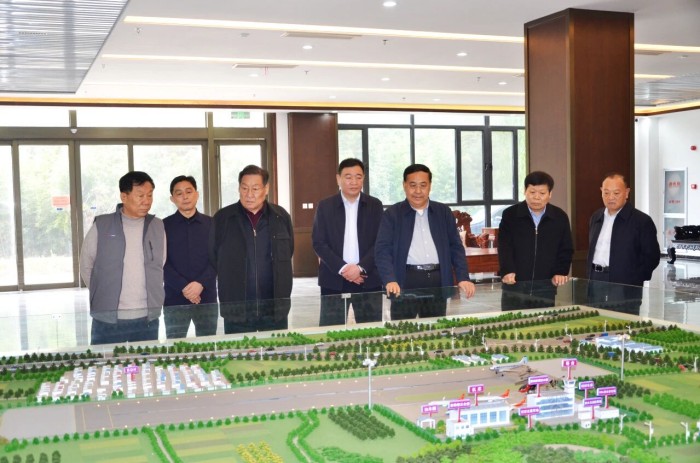 安全生产协会会长、安全监管总局原副局长、煤矿安监局原局长赵铁锤到一滕集团参观考察