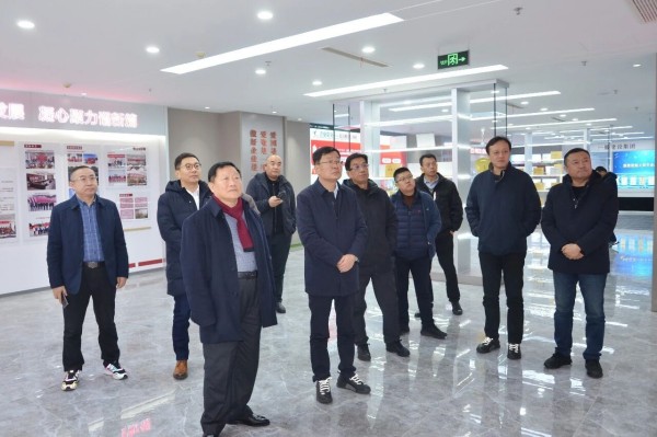 奎屯市独山子经开区领导一行莅临一滕集团参观考察