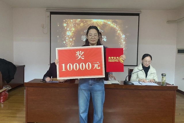 【精诚团结 共克时艰 破局突围】宁阳一滕医药有限公司召开2025年度总结表彰大会