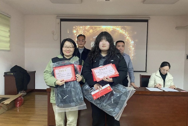 【精诚团结 共克时艰 破局突围】宁阳一滕医药有限公司召开2025年度总结表彰大会