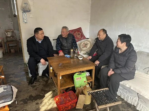 春节送温暖丨东平一滕医药公司开展春节走访慰问