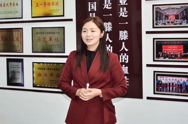 集团举办庆‘三八’“成长的心法——以心觉醒，以爱养育” 心理讲座