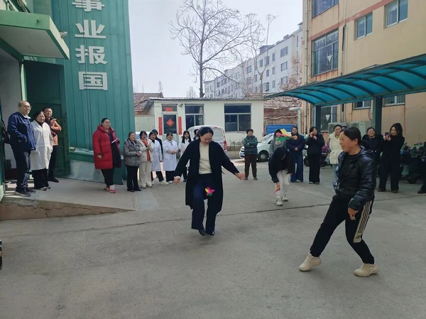 巾帼绽芳华 同心筑发展——泰城一滕医药公司庆“三八”妇女节活动纪实